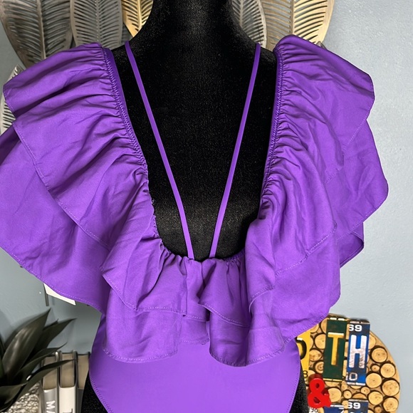 ZARA Large Ruffle Swimsuit - Picture 4 of 7